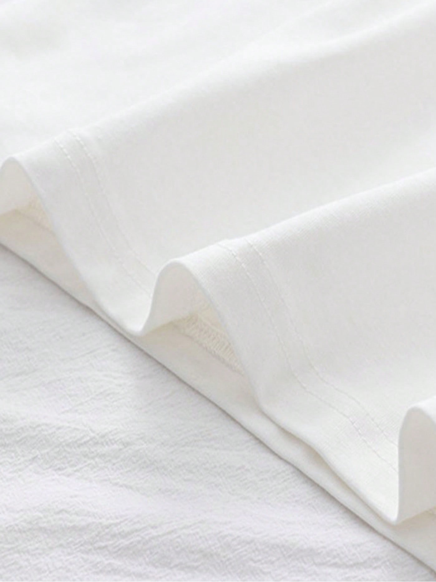 Men's White Cotton Graphic Tee - Tee Graphic Print ulasan dan harga